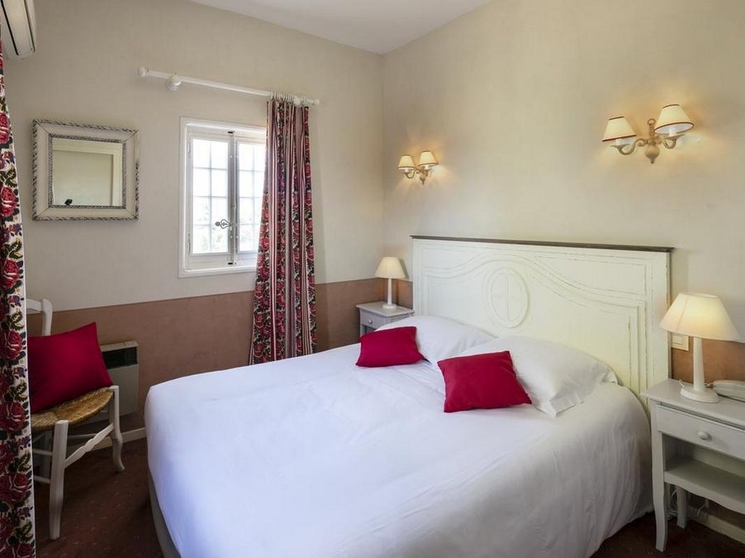 Demeures Et Chateaux Hotel L'Hermitage Pernes-les-Fontaines Bagian luar foto